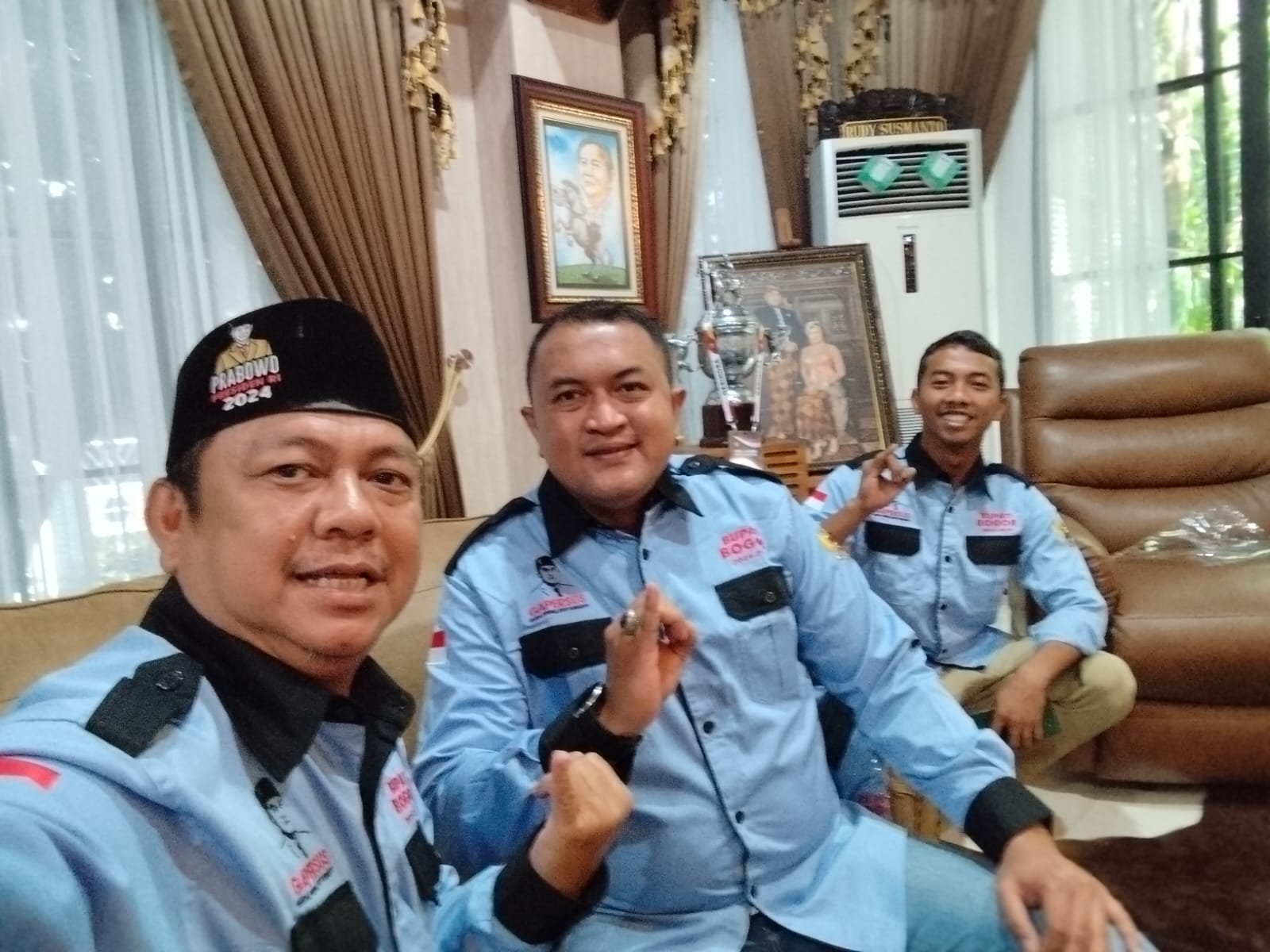 Ketua Umum Aliv Simanjuntak Penuhi Undangan Dewan Pembina GAPERSUS Rudy Susmanto Ditempat Kediaman nya