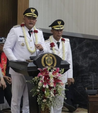 Rudy Susmanto dan Ade Ruhandi, telah mengucapkan janji kepada Allah SWT, dihadapan Presiden Republik Indonesia,