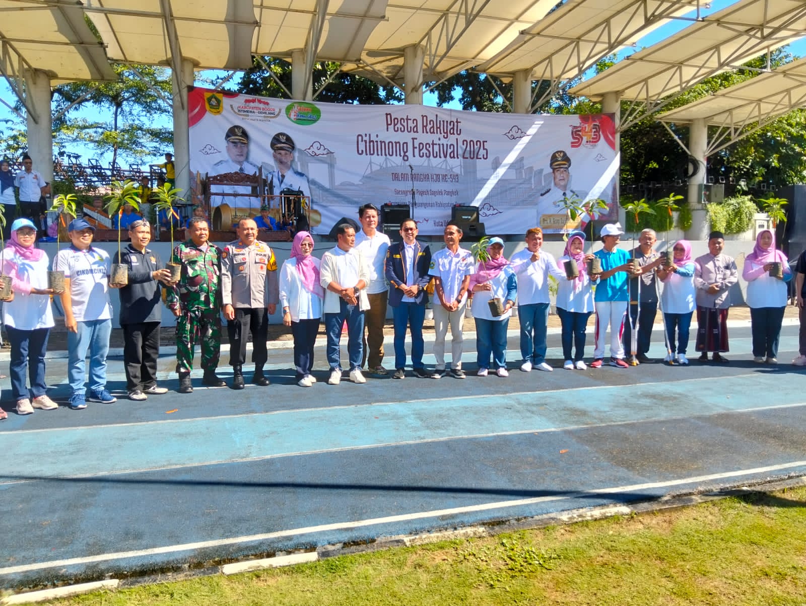 Dorong Warga Jaga Lingkungan dan Dukung UMKM, Camat Acep Gelar Cibinong Festival 2025